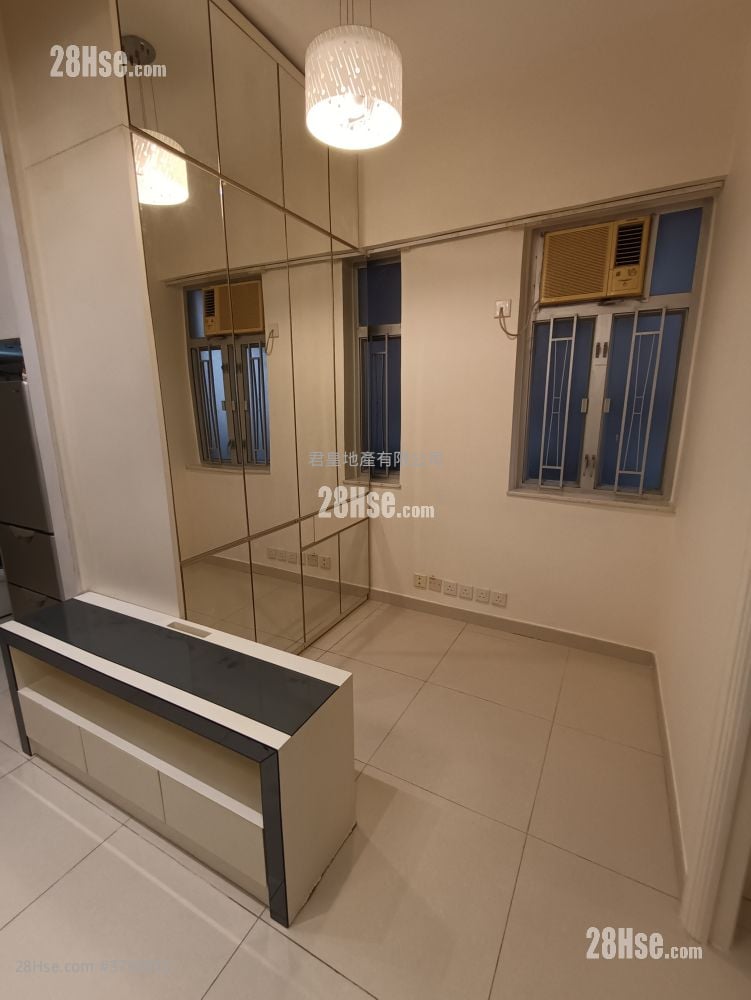 Hung Tak Building Rental 2 Bedrooms , 1 Bathroom 404 ft²