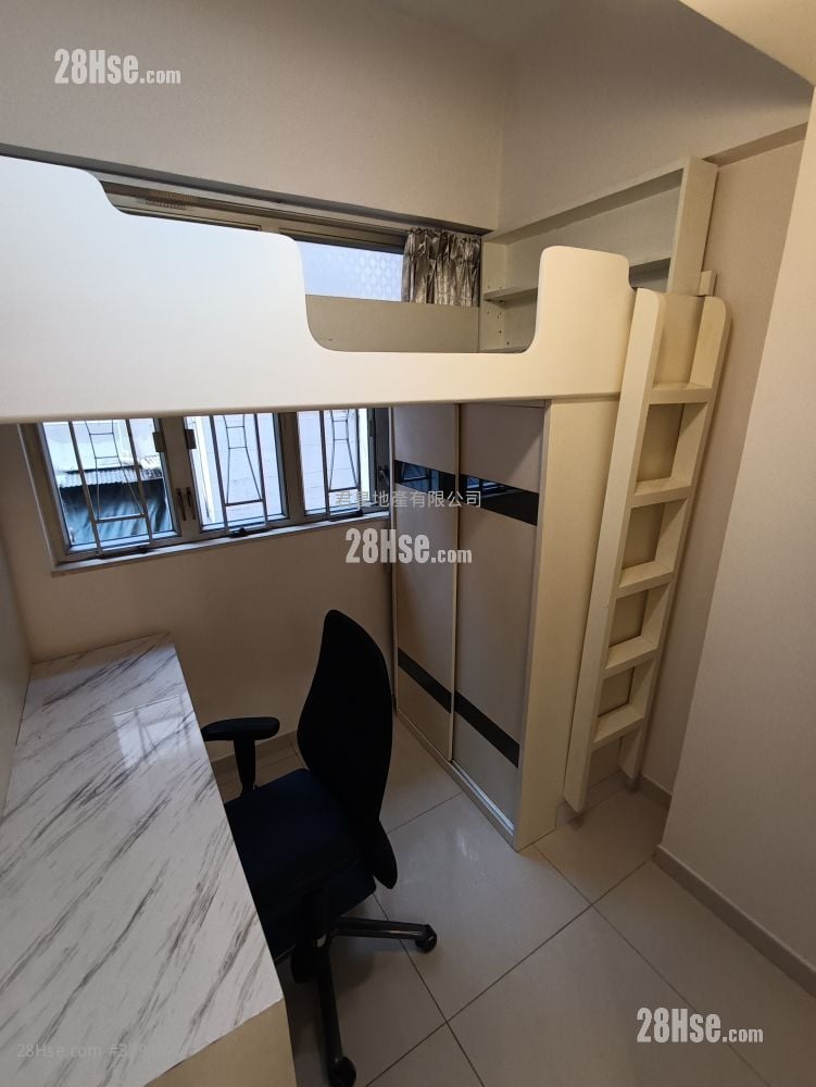Hung Tak Building Rental 2 Bedrooms , 1 Bathroom 404 ft²