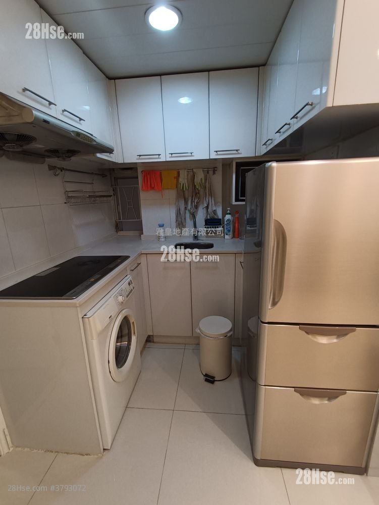 Hung Tak Building Rental 2 Bedrooms , 1 Bathroom 404 ft²