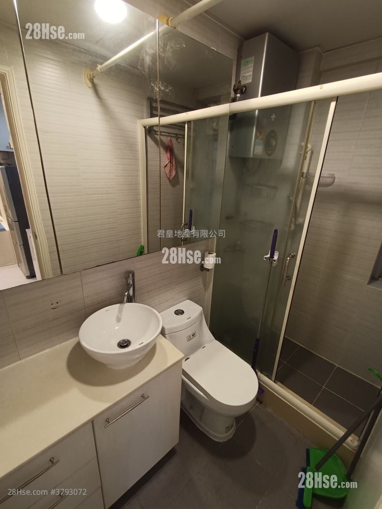 Hung Tak Building Rental 2 Bedrooms , 1 Bathroom 404 ft²