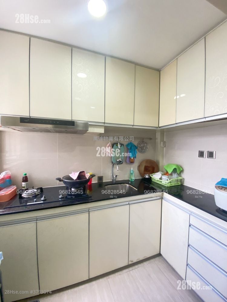 Kam Fung Court Sell 3 Bedrooms , 2 Bathrooms 647 ft²