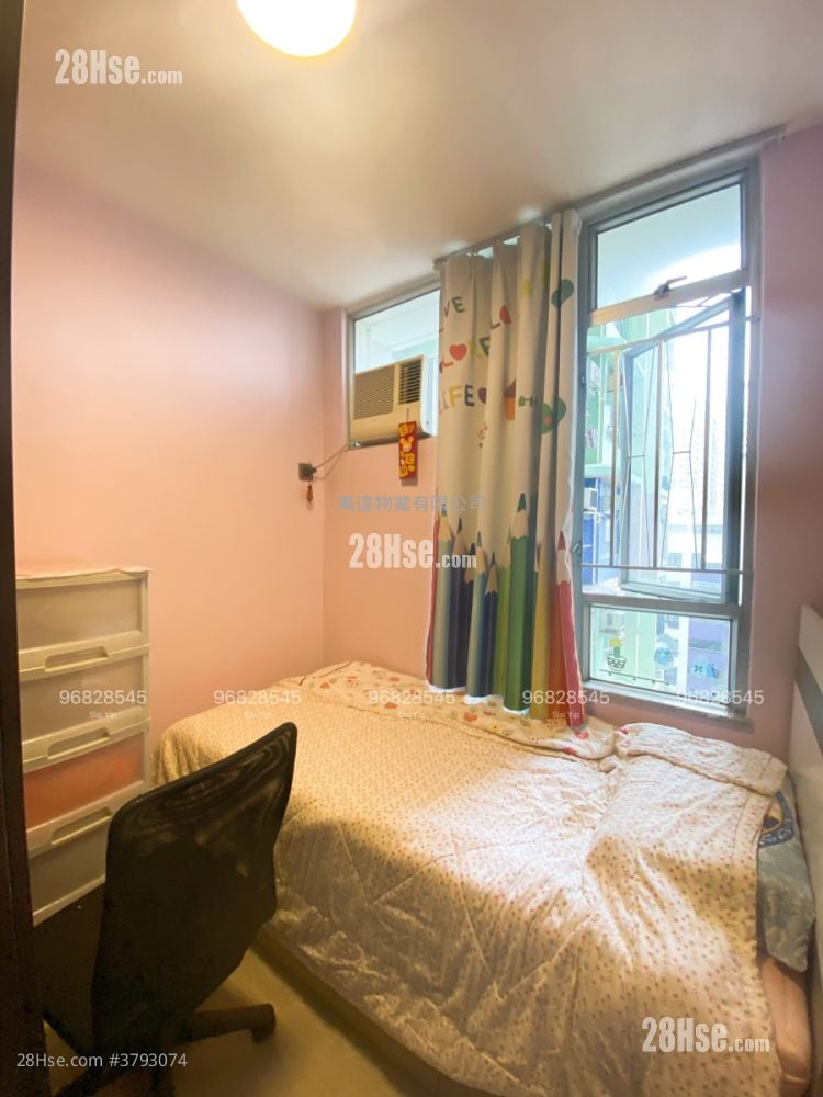 Kam Fung Court Sell 3 Bedrooms , 2 Bathrooms 647 ft²