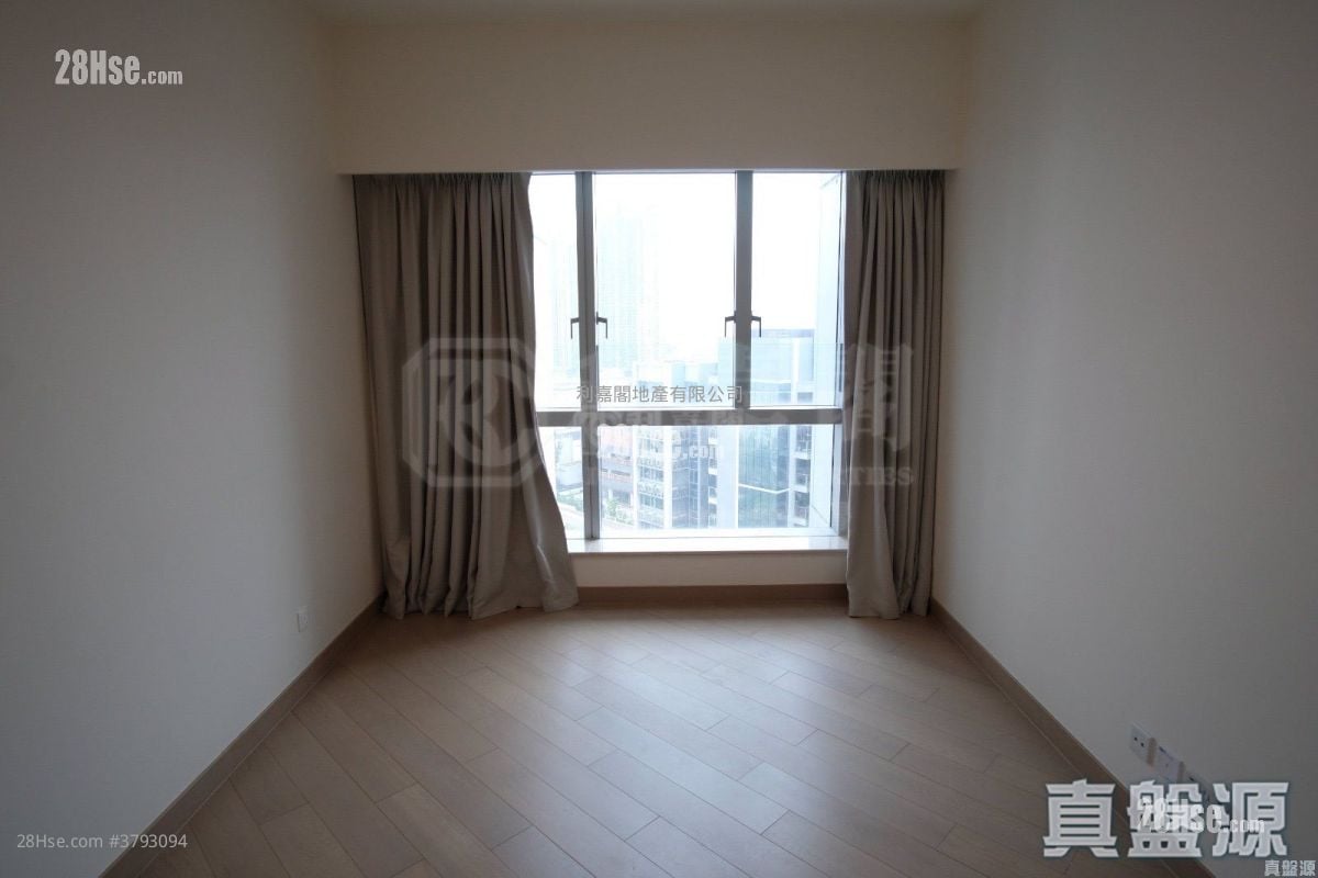 Cullinan West Sell 4 Bedrooms , 4 Bathrooms 1,327 ft²