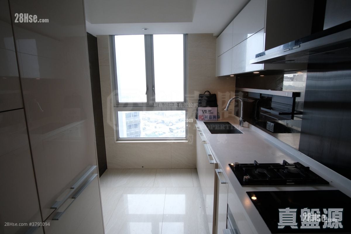 Cullinan West Sell 4 Bedrooms , 4 Bathrooms 1,327 ft²