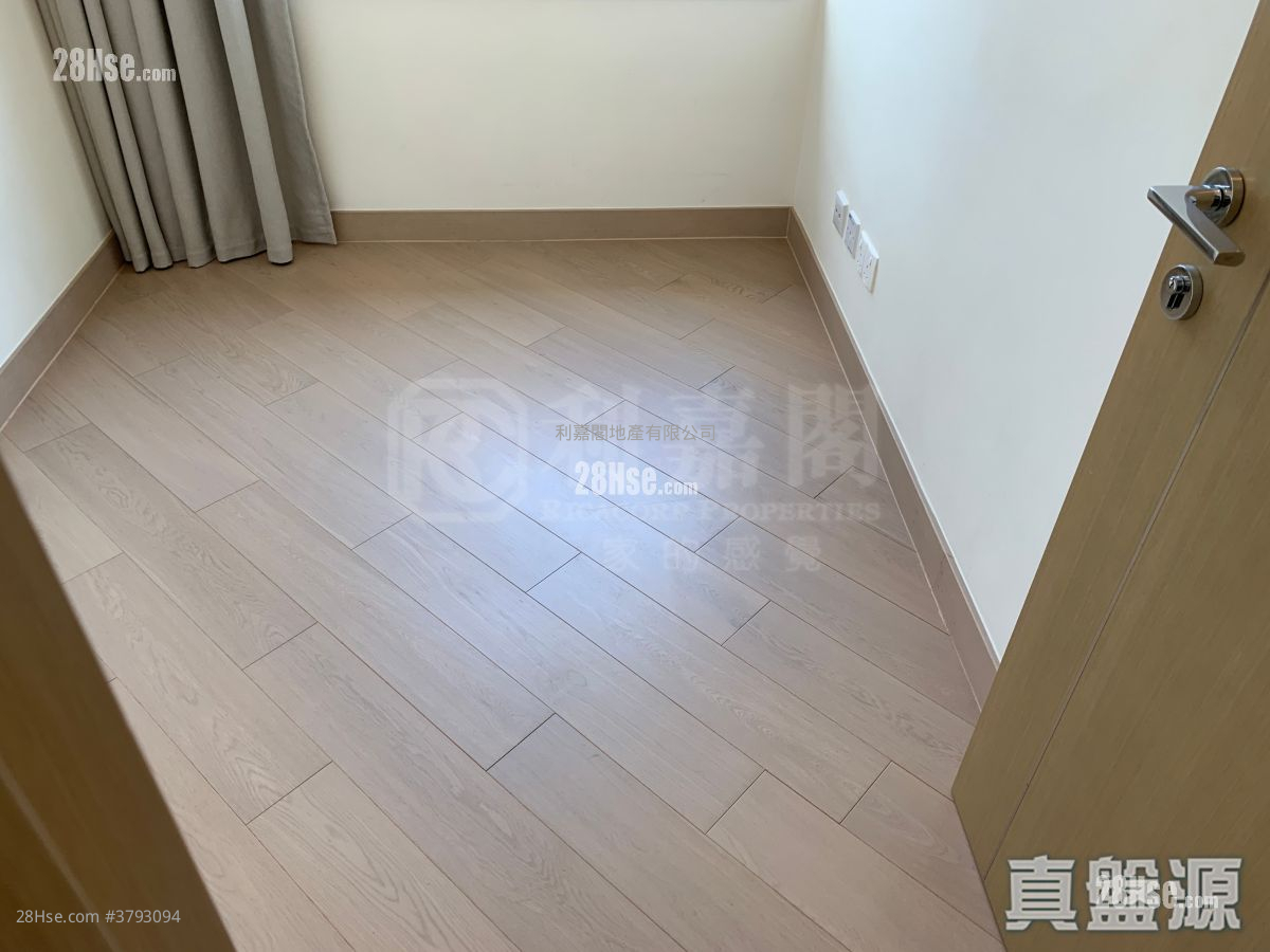 Cullinan West Sell 4 Bedrooms , 4 Bathrooms 1,327 ft²