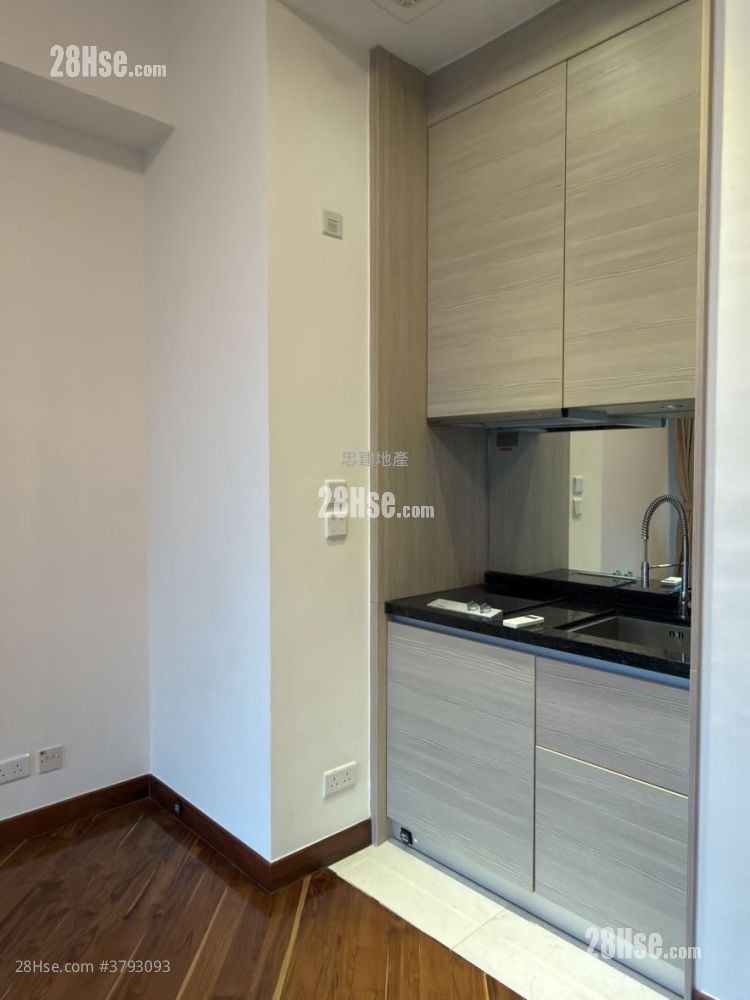 The Avenue Rental Studio , 1 Bathroom 340 ft²