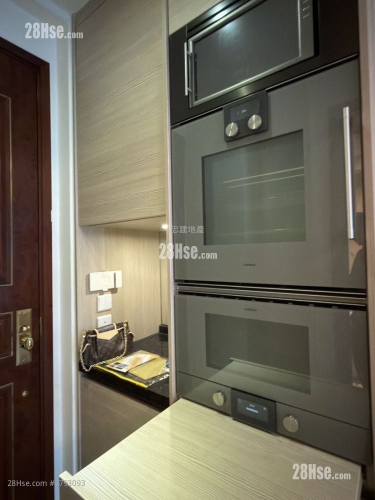 The Avenue Rental Studio , 1 Bathroom 340 ft²