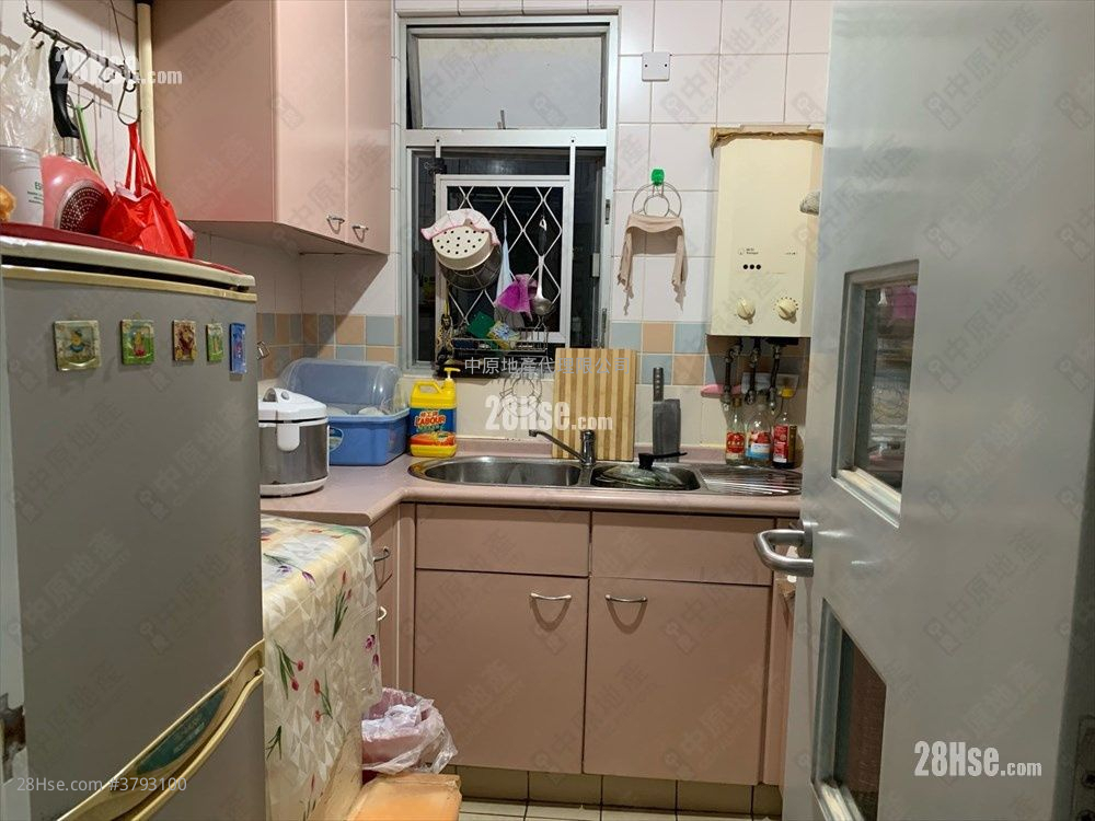 Fung Ting Court Sell 3 Bedrooms , 2 Bathrooms 661 ft²