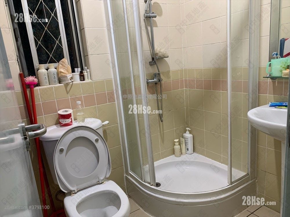 Fung Ting Court Sell 3 Bedrooms , 2 Bathrooms 661 ft²