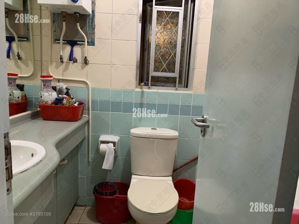 Fung Ting Court Sell 3 Bedrooms , 2 Bathrooms 661 ft²