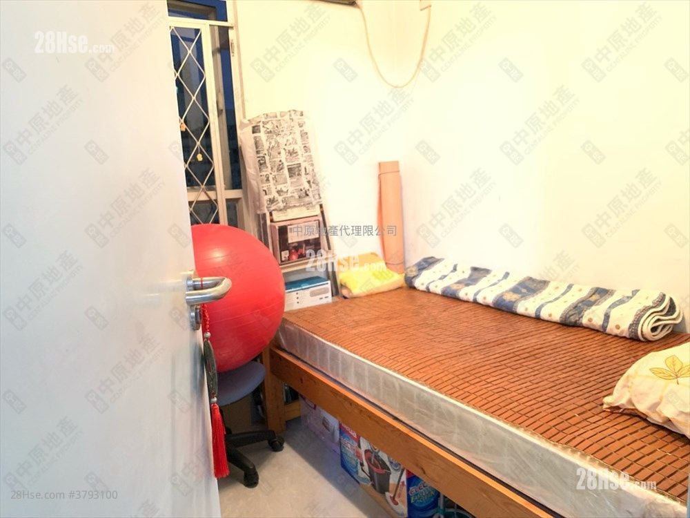 Fung Ting Court Sell 3 Bedrooms , 2 Bathrooms 661 ft²