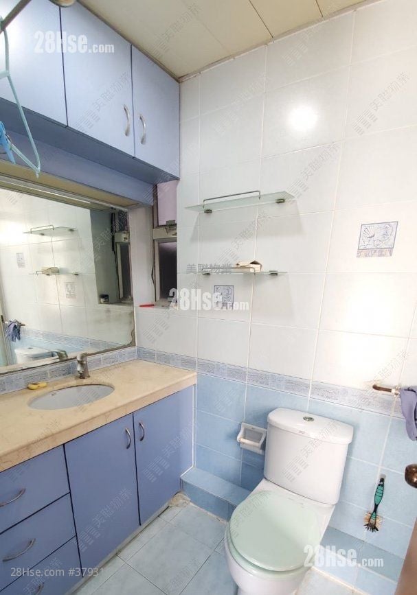 Tsuen Wan Centre Sell 2 Bedrooms , 1 Bathroom 377 ft²