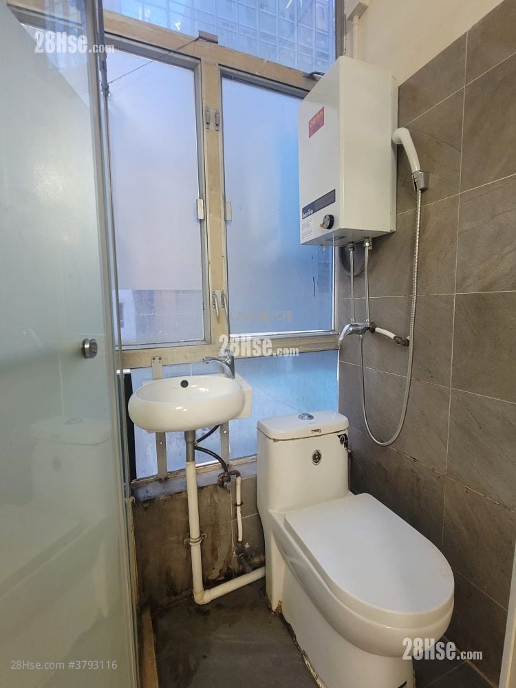 Viet Luen Factory Building Rental Studio , 1 Toilet