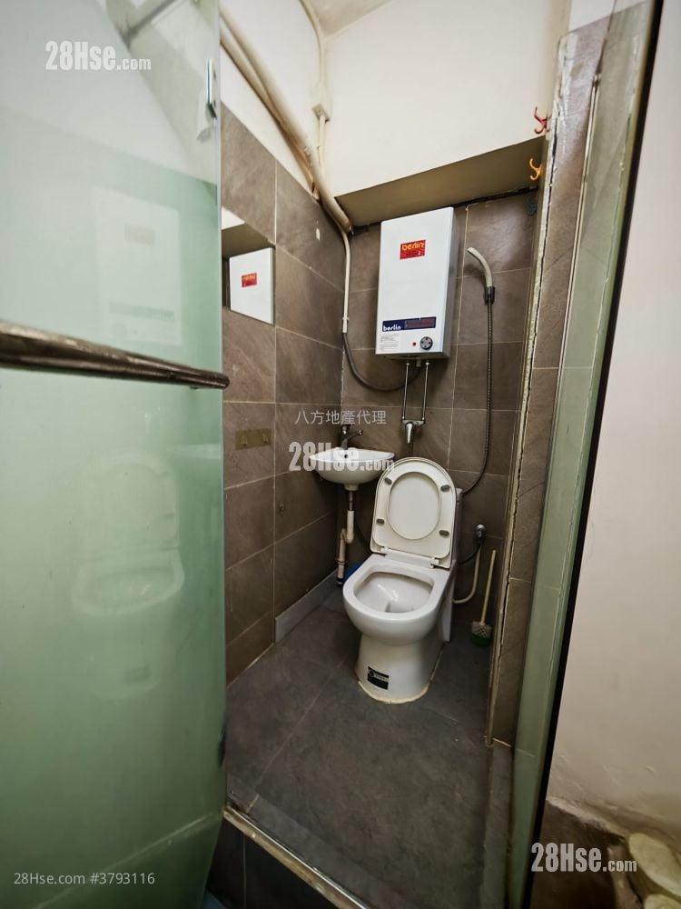 Viet Luen Factory Building Rental Studio , 1 Toilet
