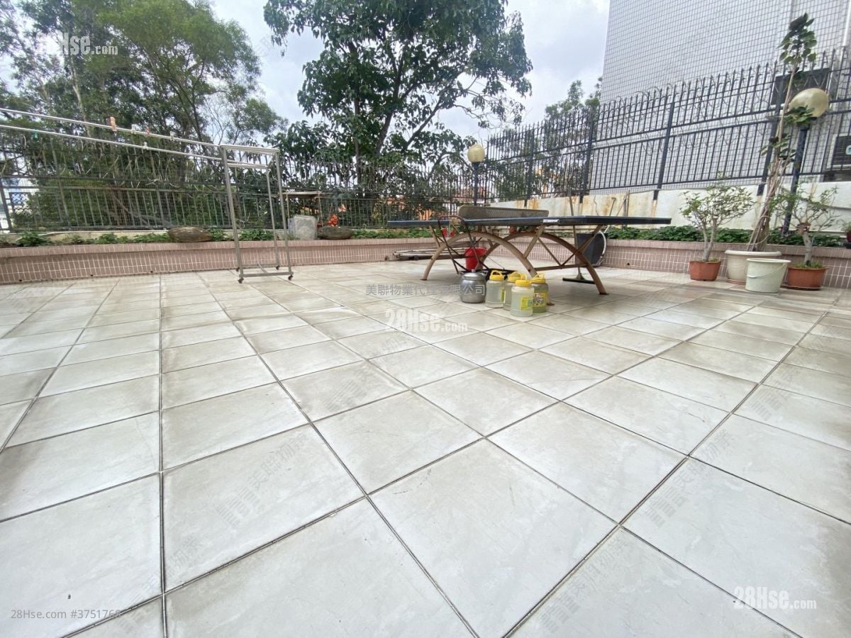 Village Gardens Sell 3 Bedrooms , 2 Bathrooms 1,155 ft²