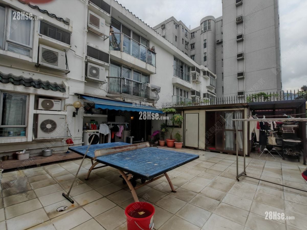 Village Gardens Sell 3 Bedrooms , 2 Bathrooms 1,155 ft²