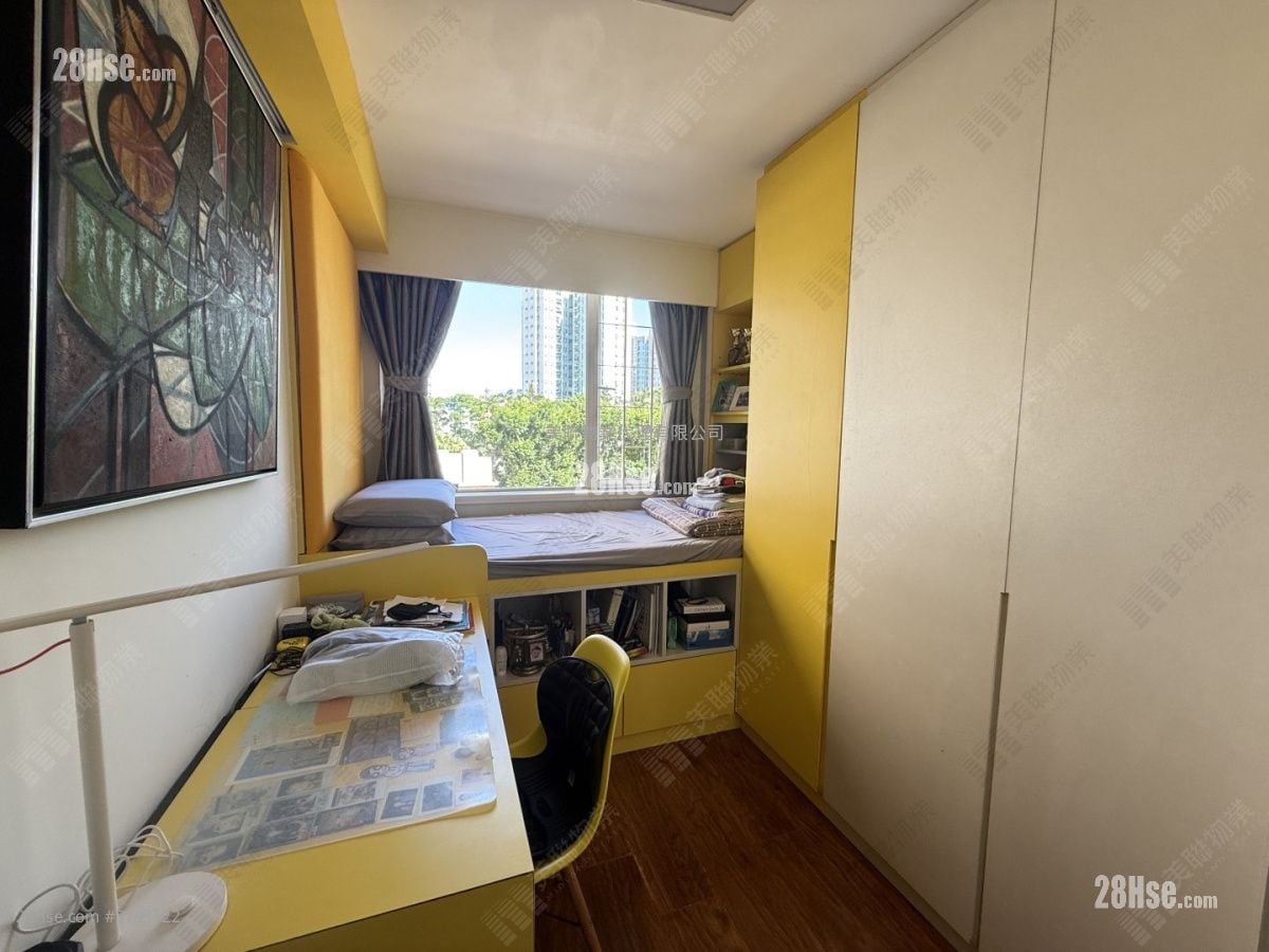 Avon Court Sell 3 Bedrooms , 2 Bathrooms 926 ft²