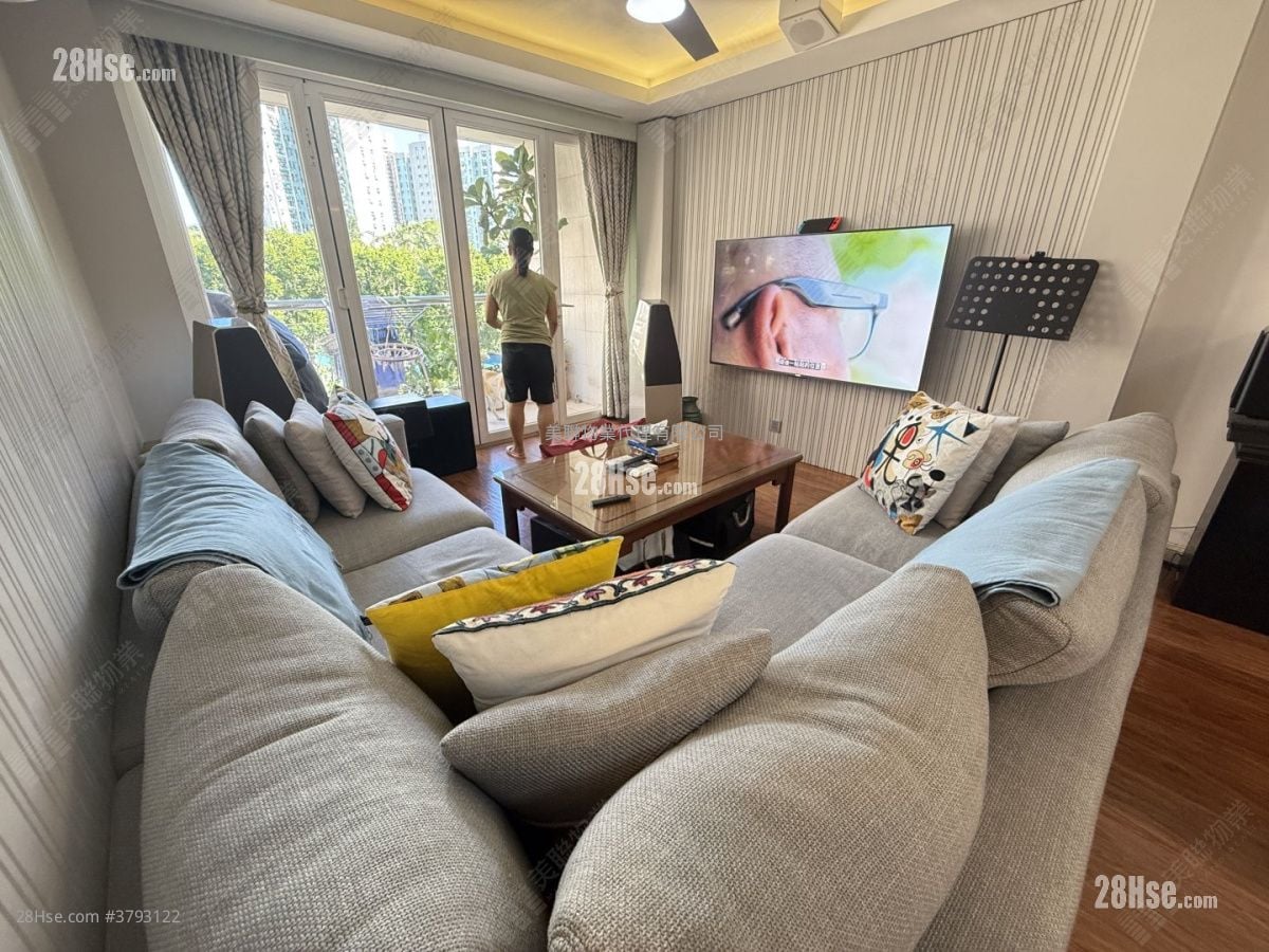 Avon Court Sell 3 Bedrooms , 2 Bathrooms 926 ft²