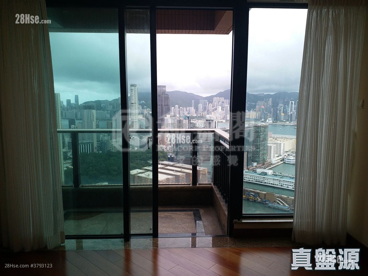 The Arch Sell 3 Bedrooms , 2 Bathrooms 1,017 ft²