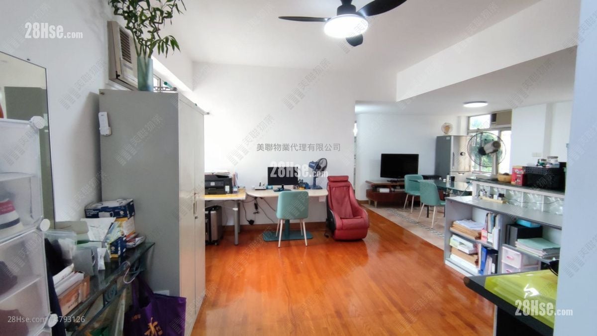 Kowloon Tong Court Sell 3 Bedrooms , 2 Bathrooms 978 ft²