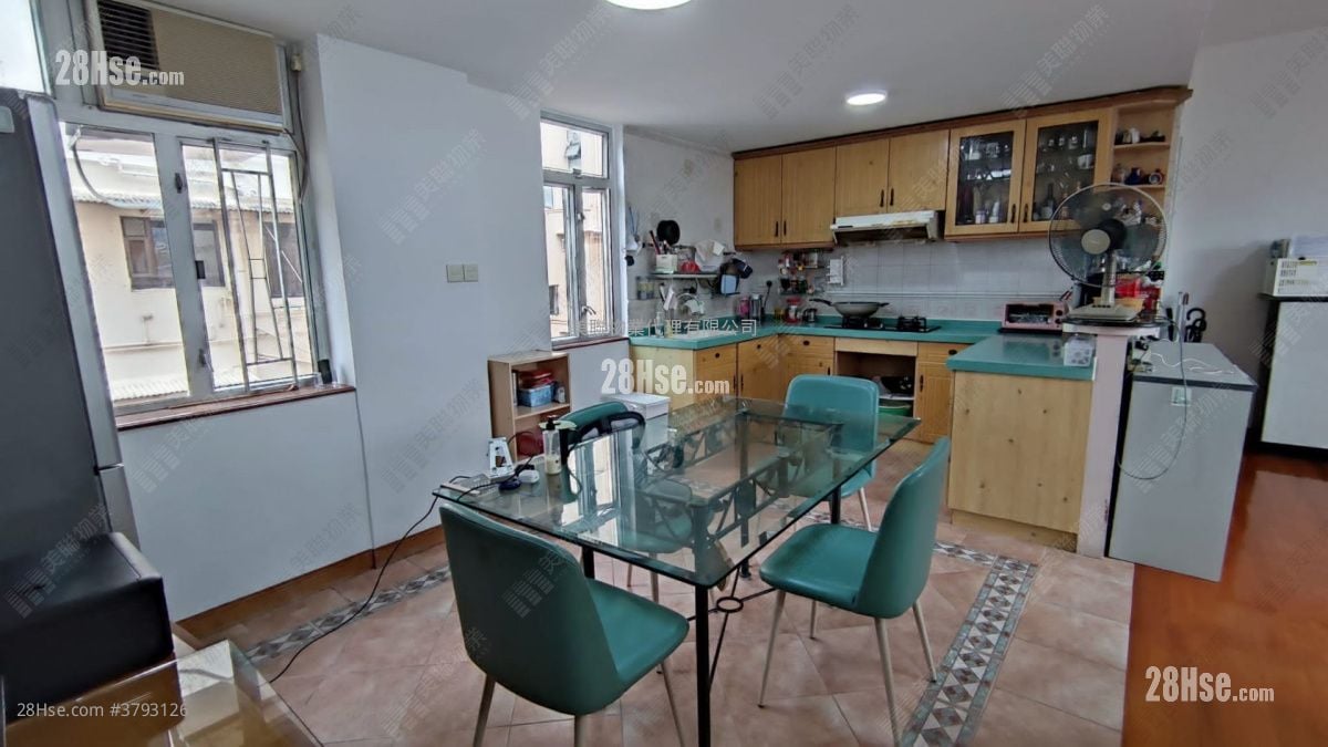 Kowloon Tong Court Sell 3 Bedrooms , 2 Bathrooms 978 ft²