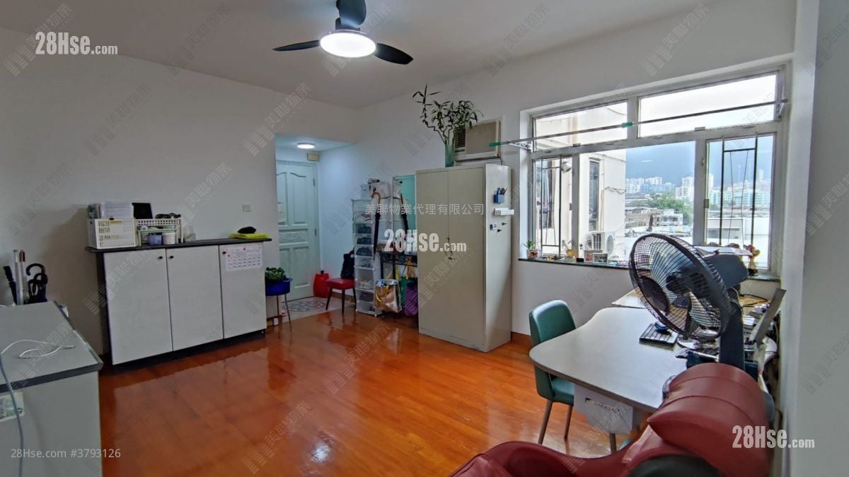 Kowloon Tong Court Sell 3 Bedrooms , 2 Bathrooms 978 ft²