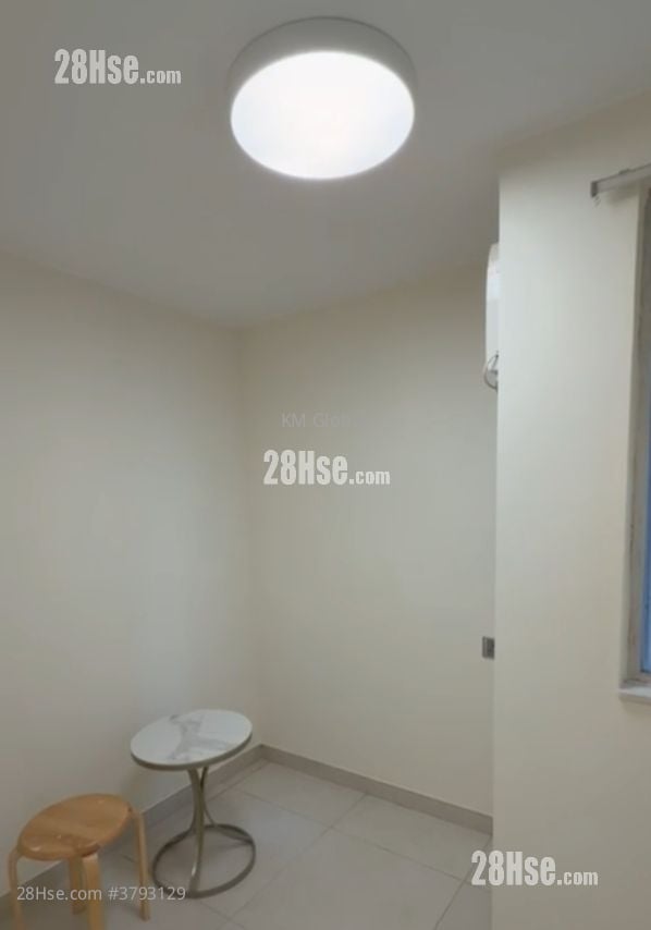 Tonnochy Towers Rental 3 Bedrooms , 1 Bathroom 419 ft²