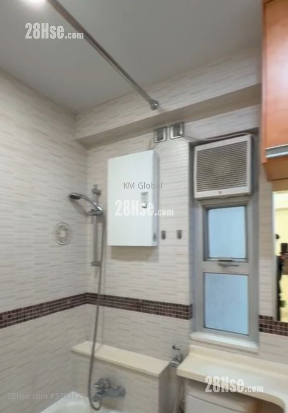 Tonnochy Towers Rental 3 Bedrooms , 1 Bathroom 419 ft²