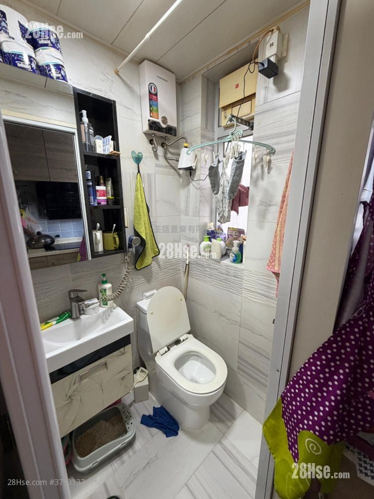 浴室: 荃湾单幢式洋楼 售盘 1 房 , 1 浴室 307 平方尺