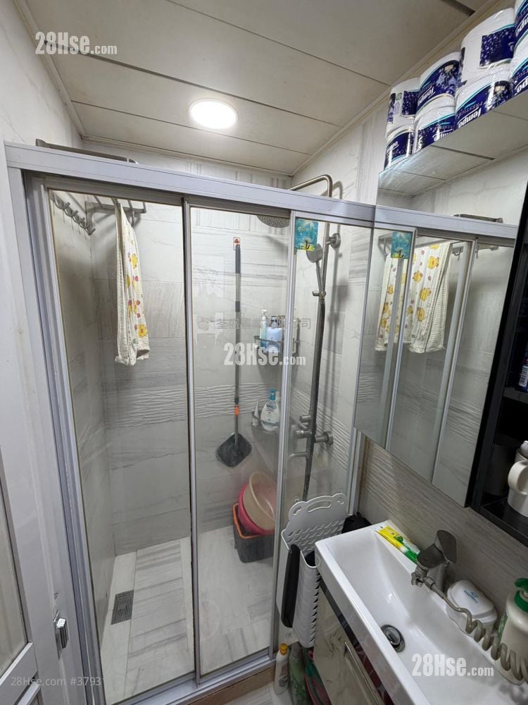 浴室: 荃湾单幢式洋楼 售盘 1 房 , 1 浴室 307 平方尺