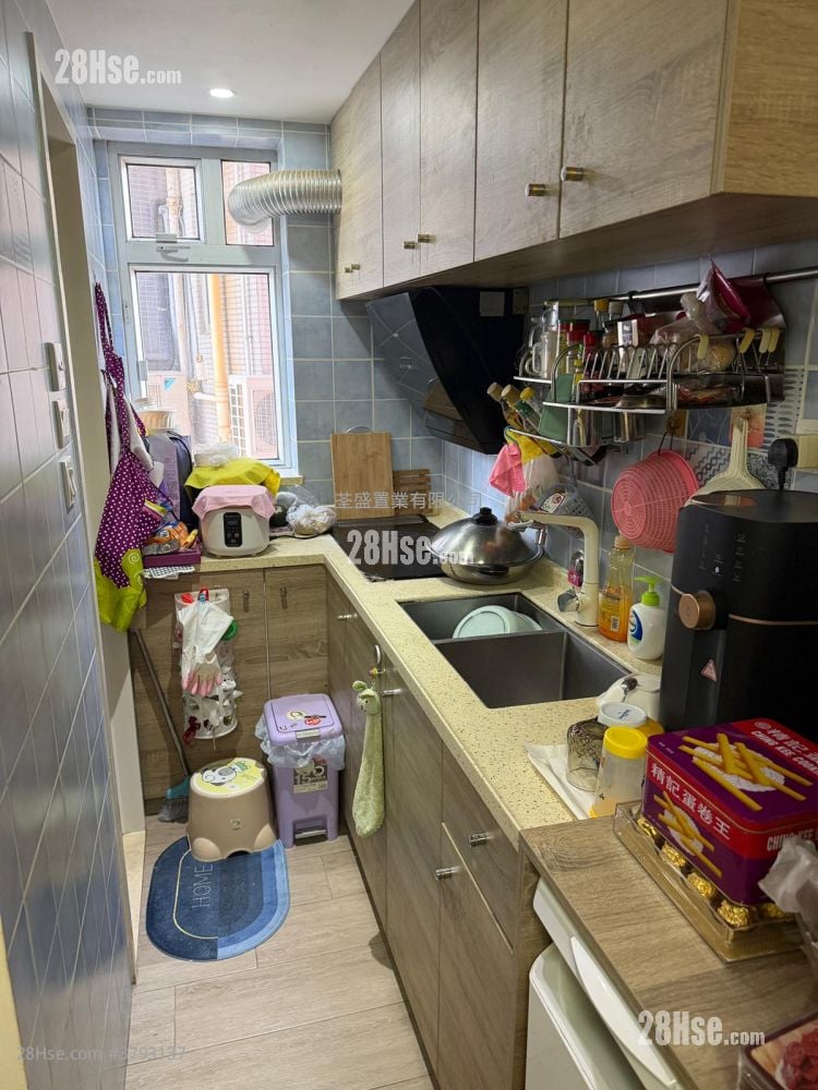 厨房: 荃湾单幢式洋楼 售盘 1 房 , 1 浴室 307 平方尺