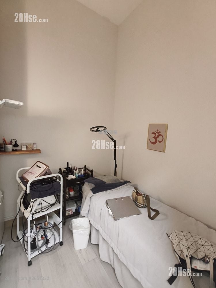 Kimberland Centre Rental 3 Bedrooms , 1 Toilet 497 ft²