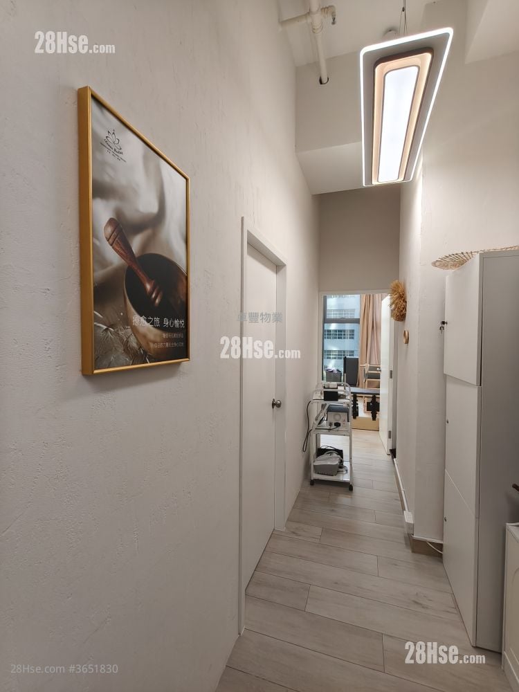 Kimberland Centre Rental 3 Bedrooms , 1 Toilet 497 ft²