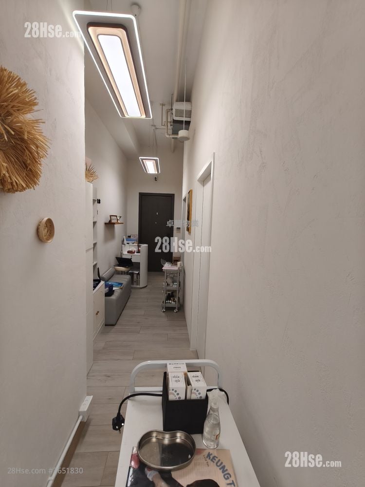 Kimberland Centre Rental 3 Bedrooms , 1 Toilet 497 ft²