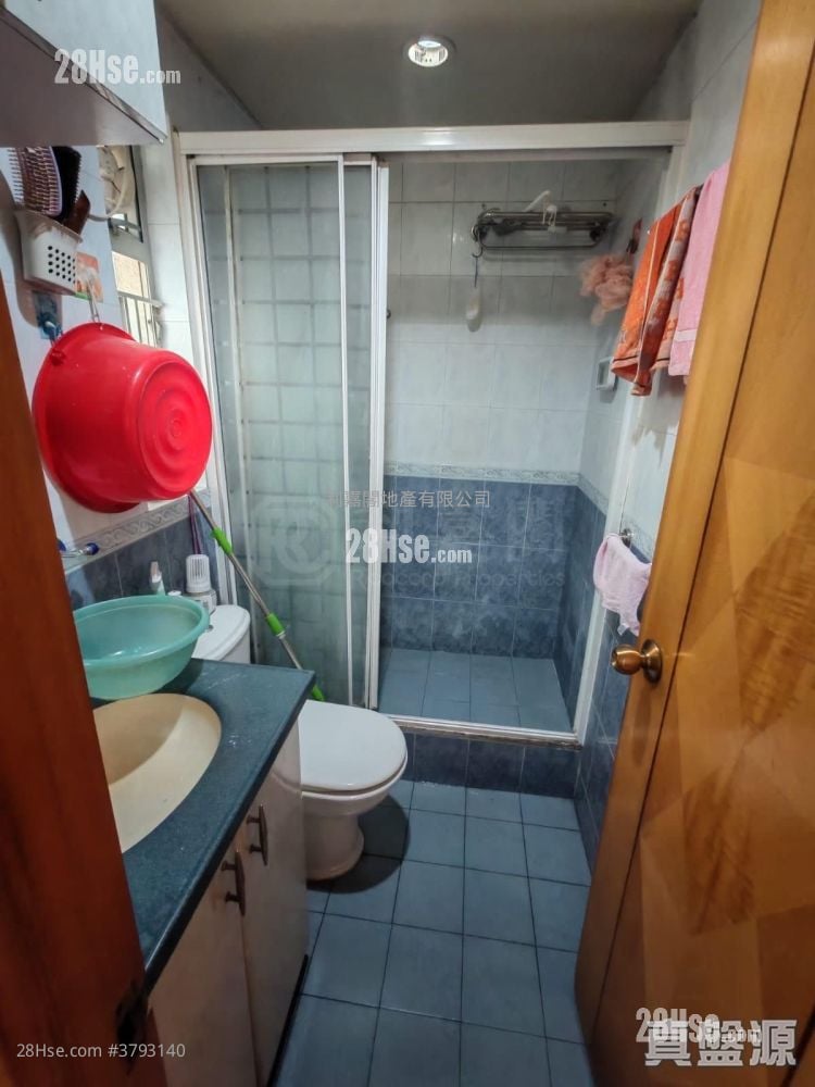 Tin Shing Court Sell 3 Bedrooms 594 ft²