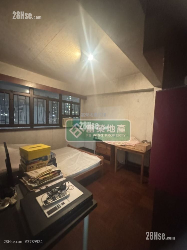 Lung Shing Building Sell 3 Bedrooms , 2 Bathrooms 741 ft²