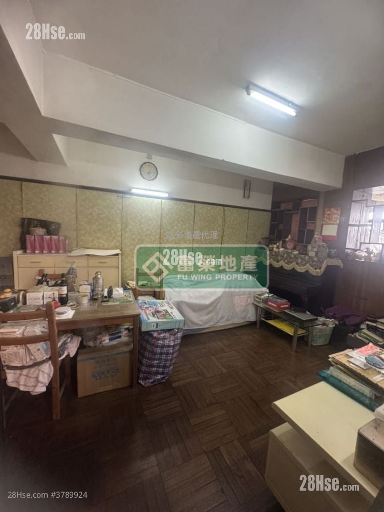 Lung Shing Building Sell 3 Bedrooms , 2 Bathrooms 741 ft²