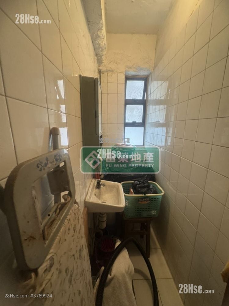Lung Shing Building Sell 3 Bedrooms , 2 Bathrooms 741 ft²