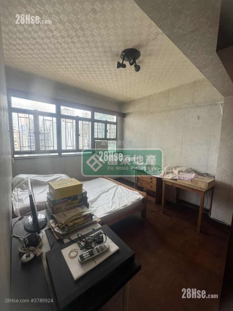 Lung Shing Building Sell 3 Bedrooms , 2 Bathrooms 741 ft²