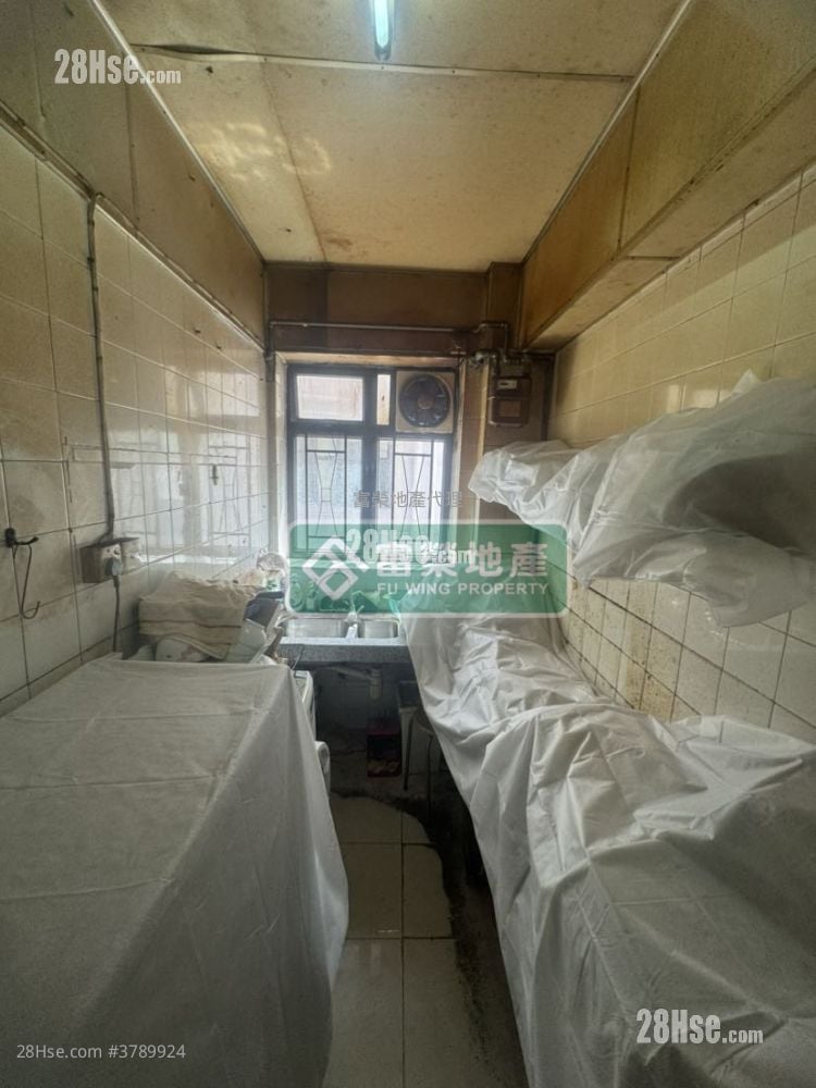 Lung Shing Building Sell 3 Bedrooms , 2 Bathrooms 741 ft²