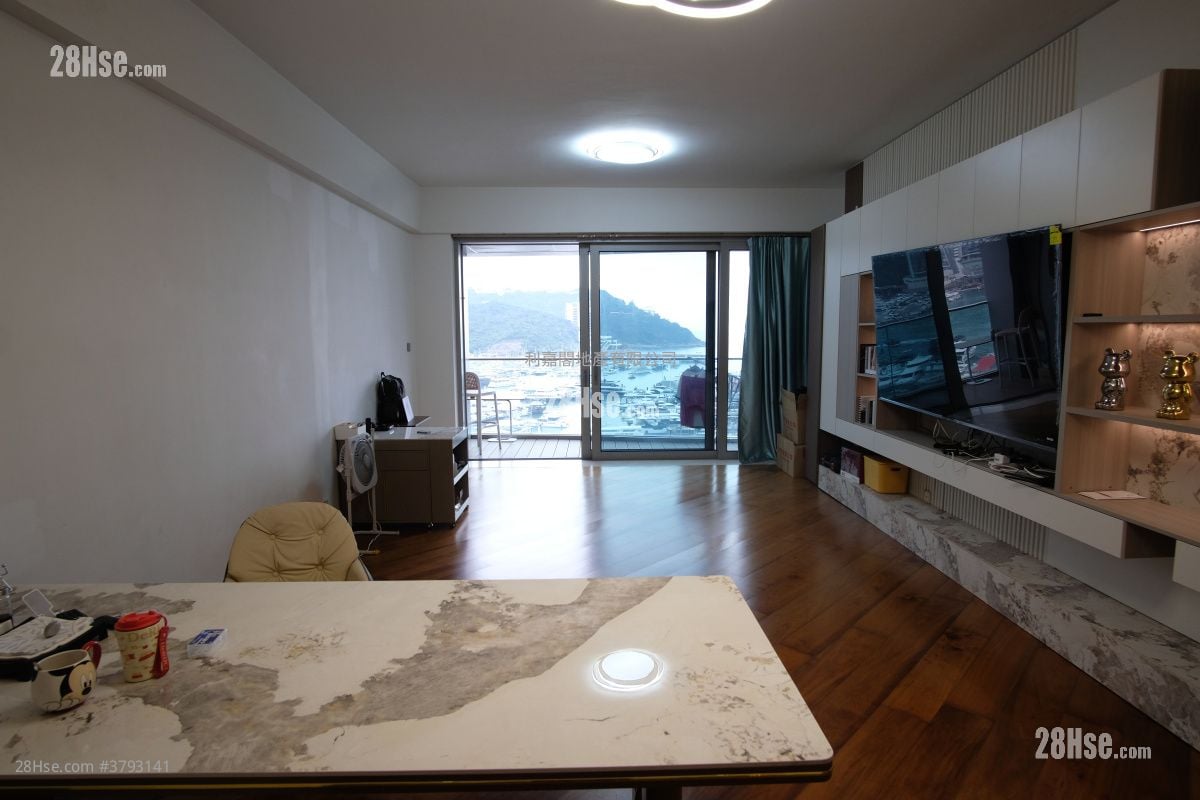 Marina South Sell 4 Bedrooms , 2 Bathrooms 1,787 ft²