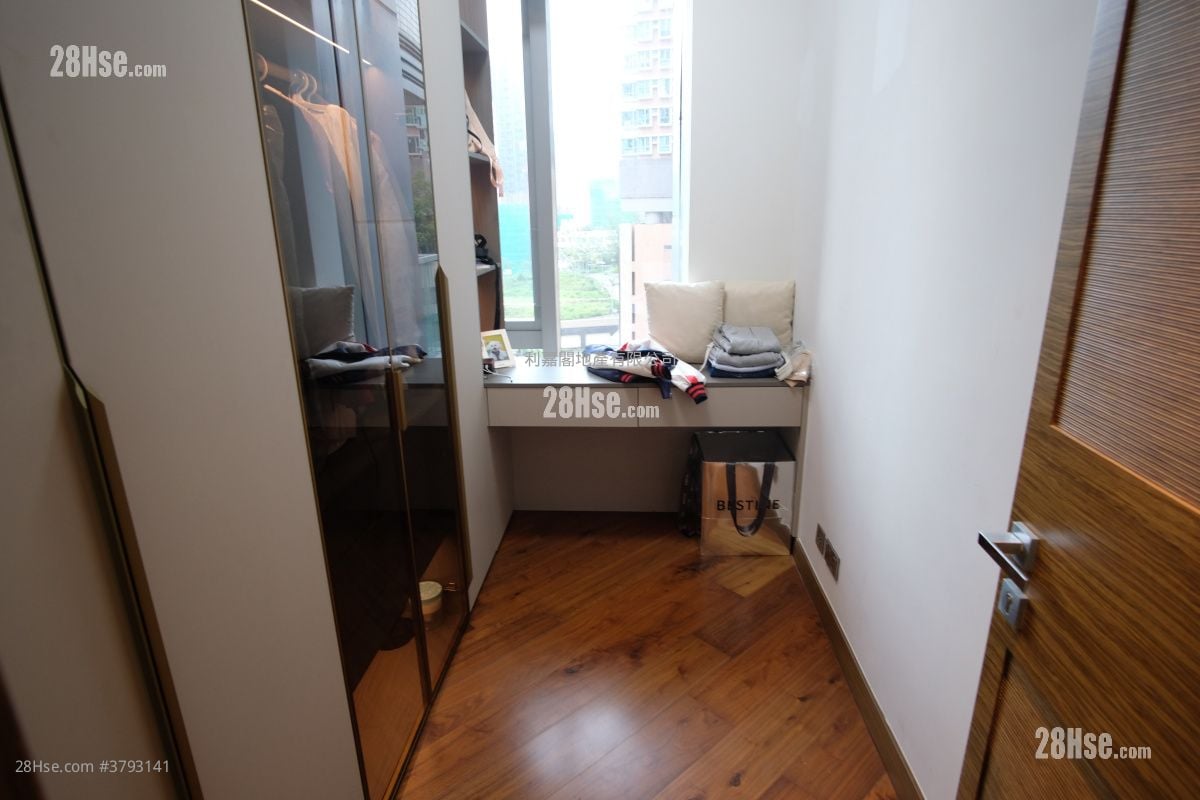 Marina South Sell 4 Bedrooms , 2 Bathrooms 1,787 ft²