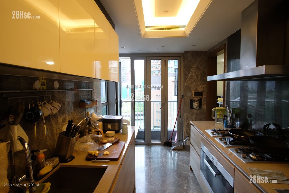 Marina South Sell 4 Bedrooms , 2 Bathrooms 1,787 ft²