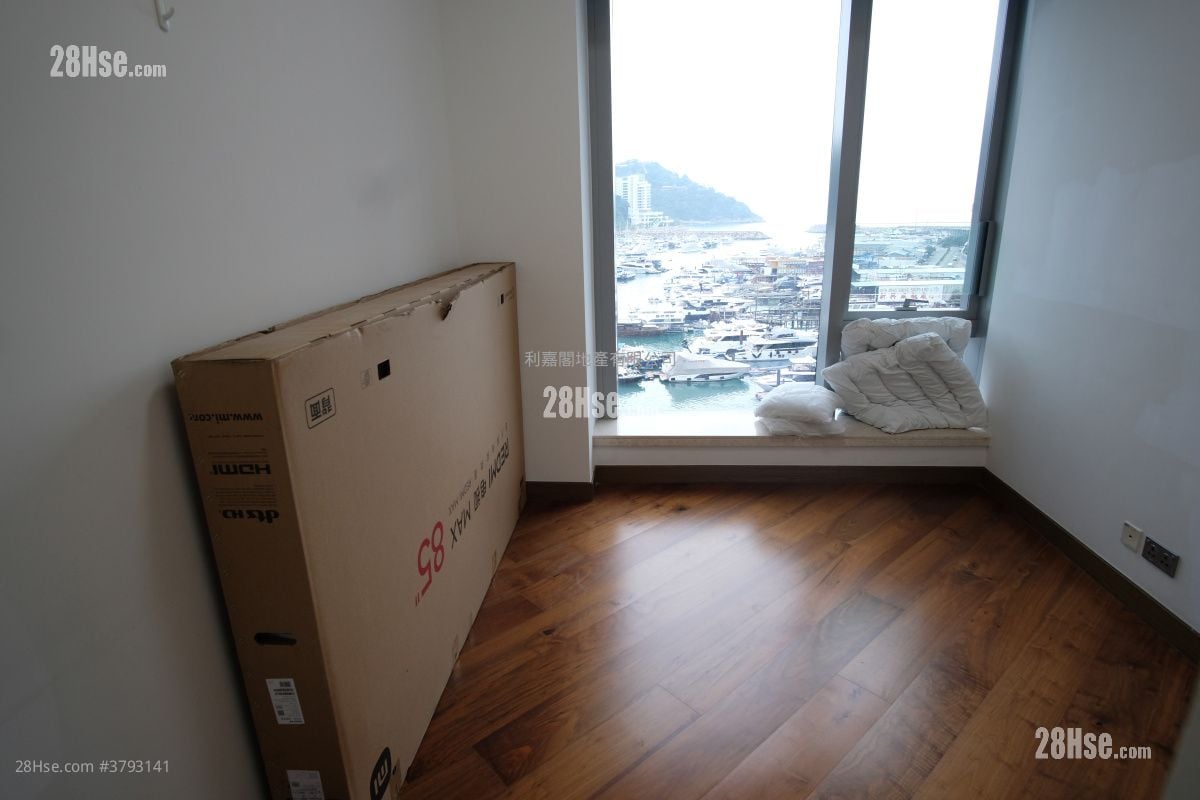 Marina South Sell 4 Bedrooms , 2 Bathrooms 1,787 ft²