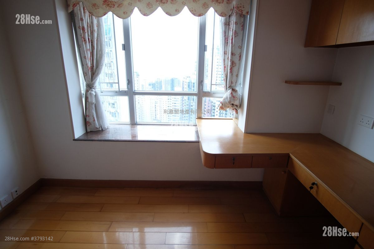 Serene Court Sell 4 Bedrooms 1,917 ft²