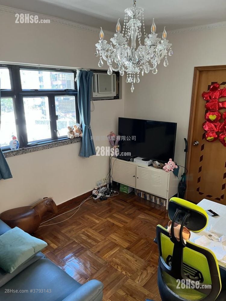 Wai Wah Court Sell 2 Bedrooms , 1 Bathroom 344 ft²