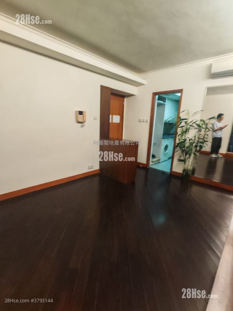 University Heights Sell 2 Bedrooms , 1 Bathroom 464 ft²