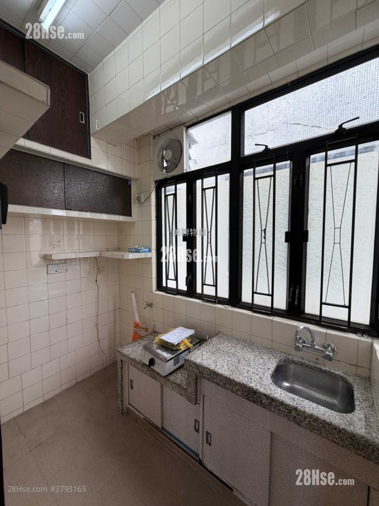 Lai Shing Garden Rental 2 Bedrooms 426 ft²