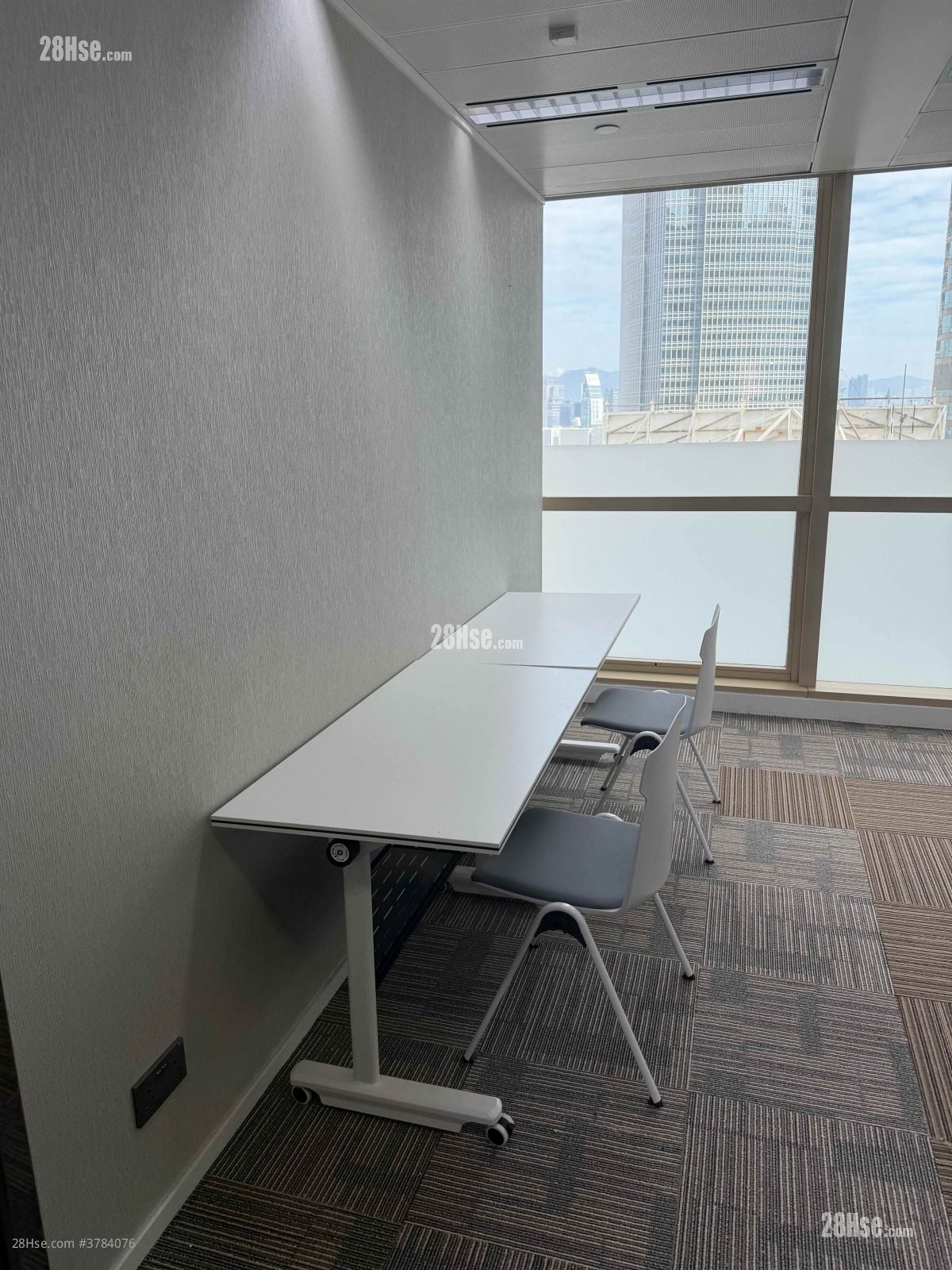 Hip Shing Hong Centre Rental 5+ Bedrooms , 2 Toilets 1,890 ft²