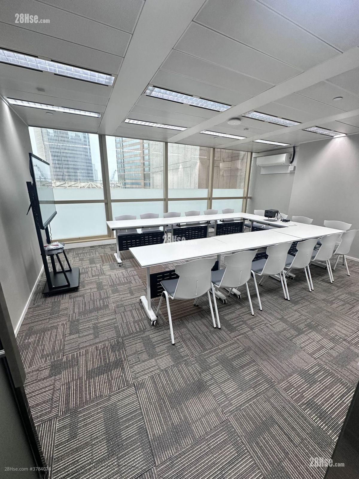 Hip Shing Hong Centre Rental 5+ Bedrooms , 2 Toilets 1,890 ft²